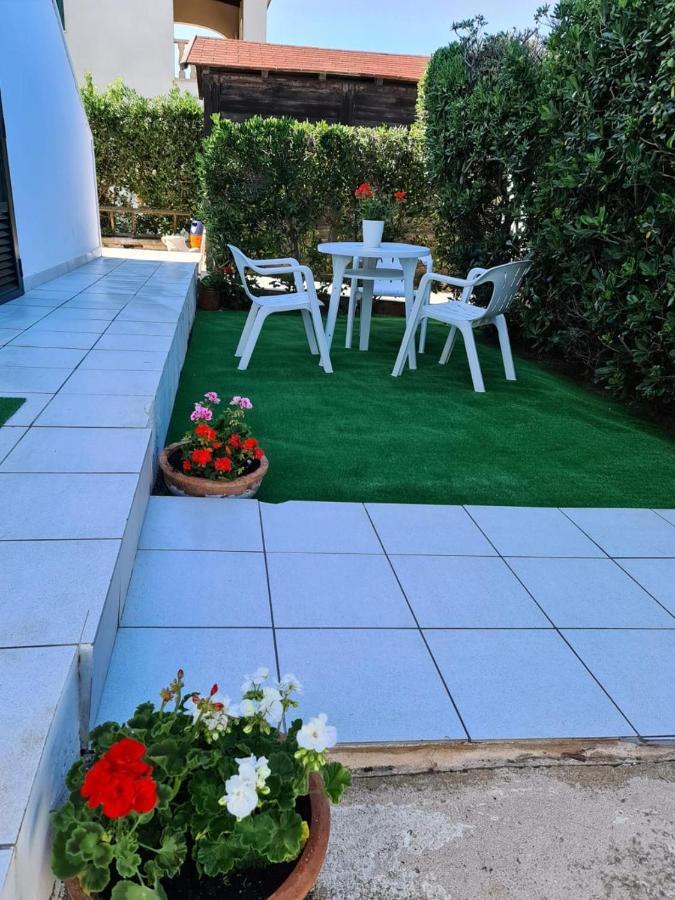 Apartamentos Delfines Cala Blanca  Extérieur photo