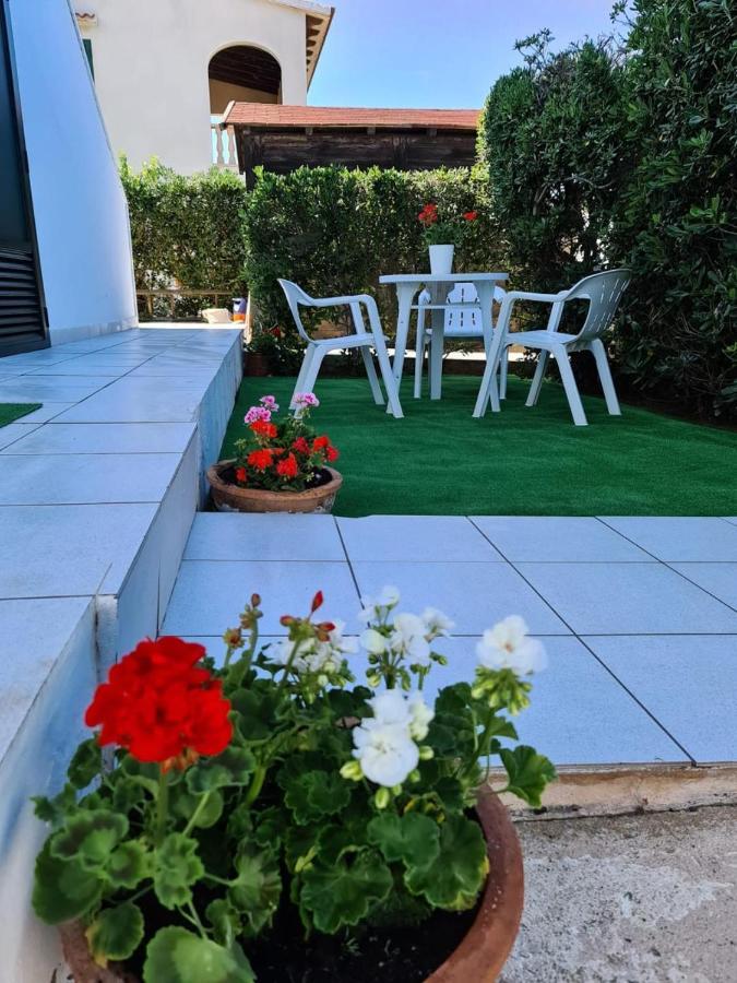 Apartamentos Delfines Cala Blanca  Extérieur photo