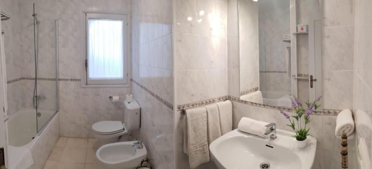 Apartamentos Delfines Cala Blanca  Extérieur photo
